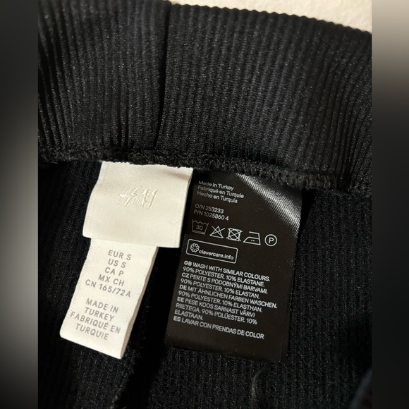NWOT- H&M Black Ribbed Leggings - Picture 2 of 3